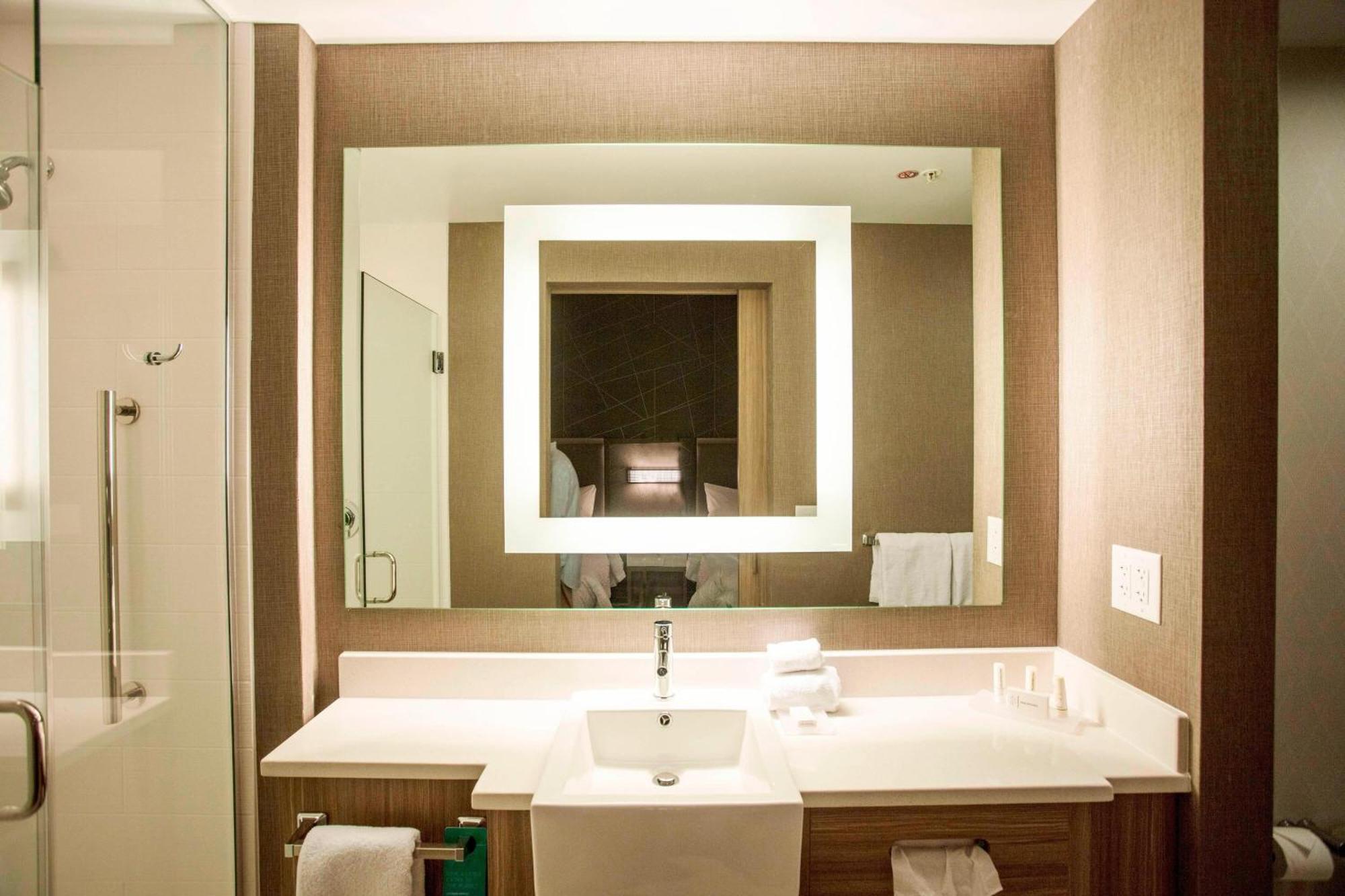Springhill By Marriott Downtown/university Area 3*